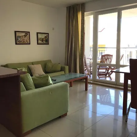 公寓 In Complex Panorama *